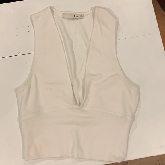 Aritzia Tops - Plunging aritzia cropped top